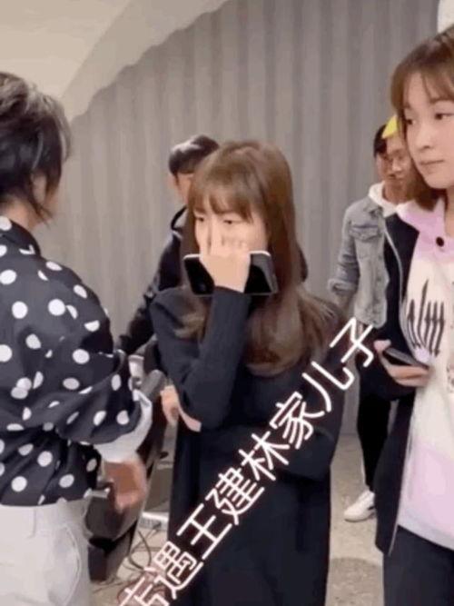 娱乐吃瓜女朋友